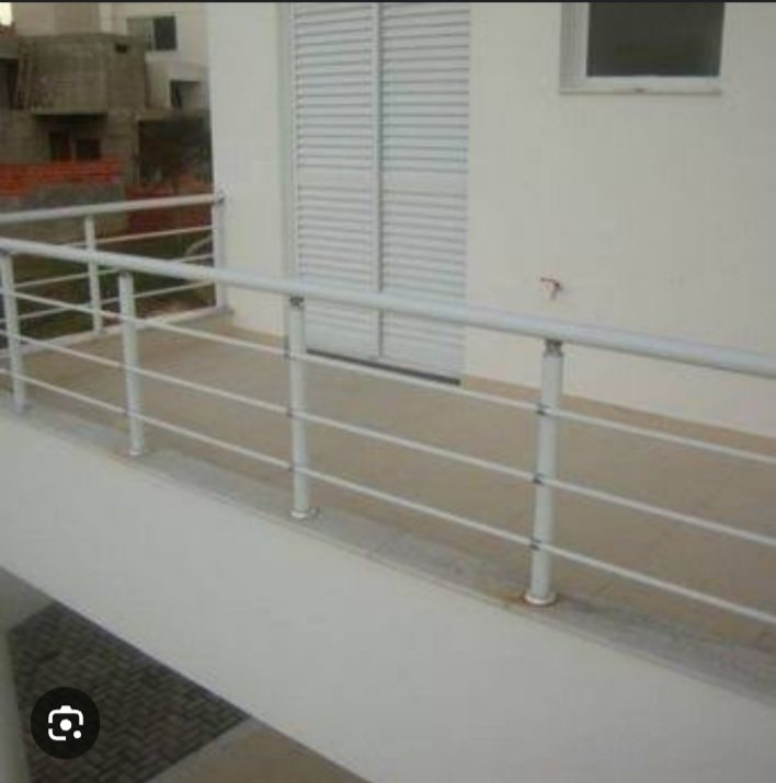 Guarda-corpo de vidro em rampa externa